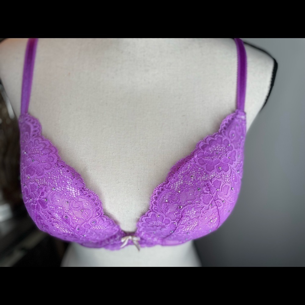 Nwot Victoria's Secret Dream Angels lined, purple lace push-up bra crystals 34D - Picture 3 of 6